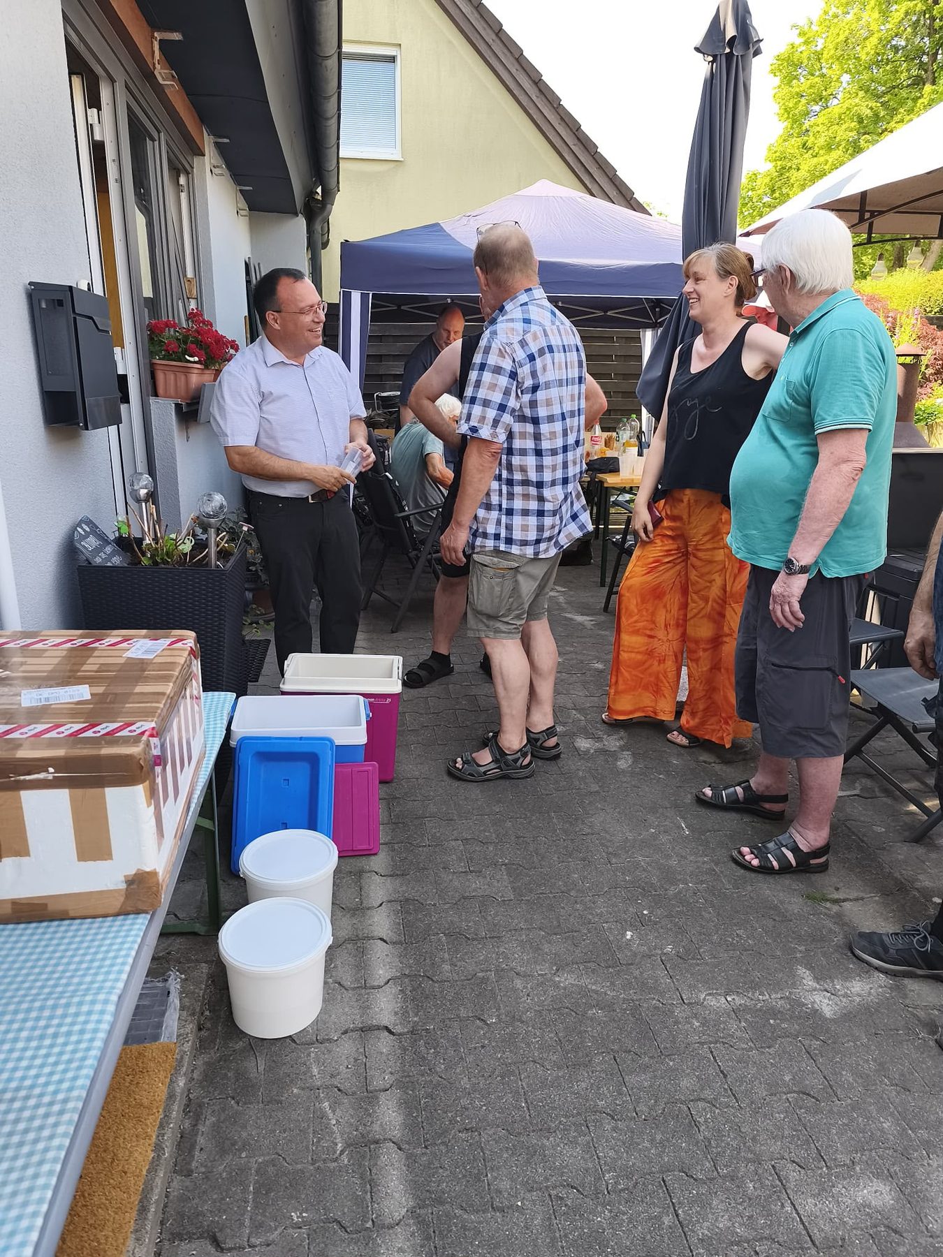 Mitglieder des AKL im Gespräch mit dem neugewählten Bürgermeister von Schönwald
